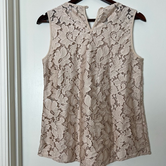 Diane Von Furstenberg DVF classic top, lacy blouse off white Tan sleeveless - Picture 2 of 5